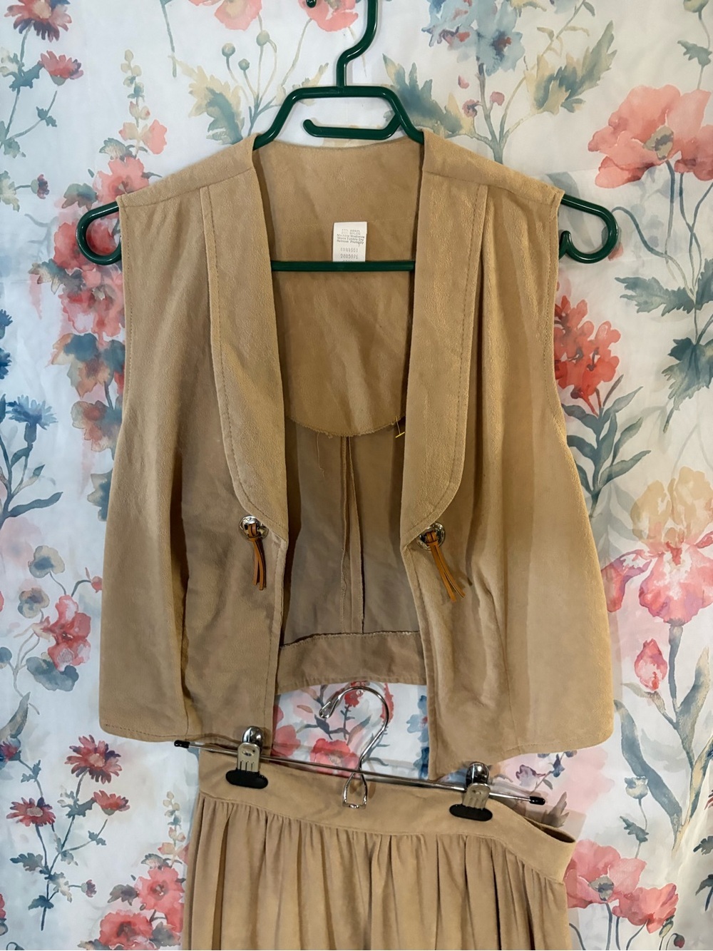 Vintage Beige Two-Piece Suede-Look Vest & Skirt Set - Picture 3 of 12